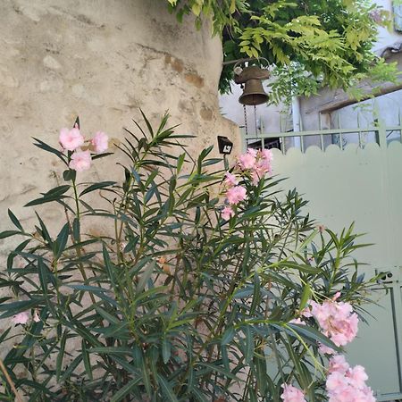 Chez Les Filles Bed & Breakfast Dions Екстериор снимка