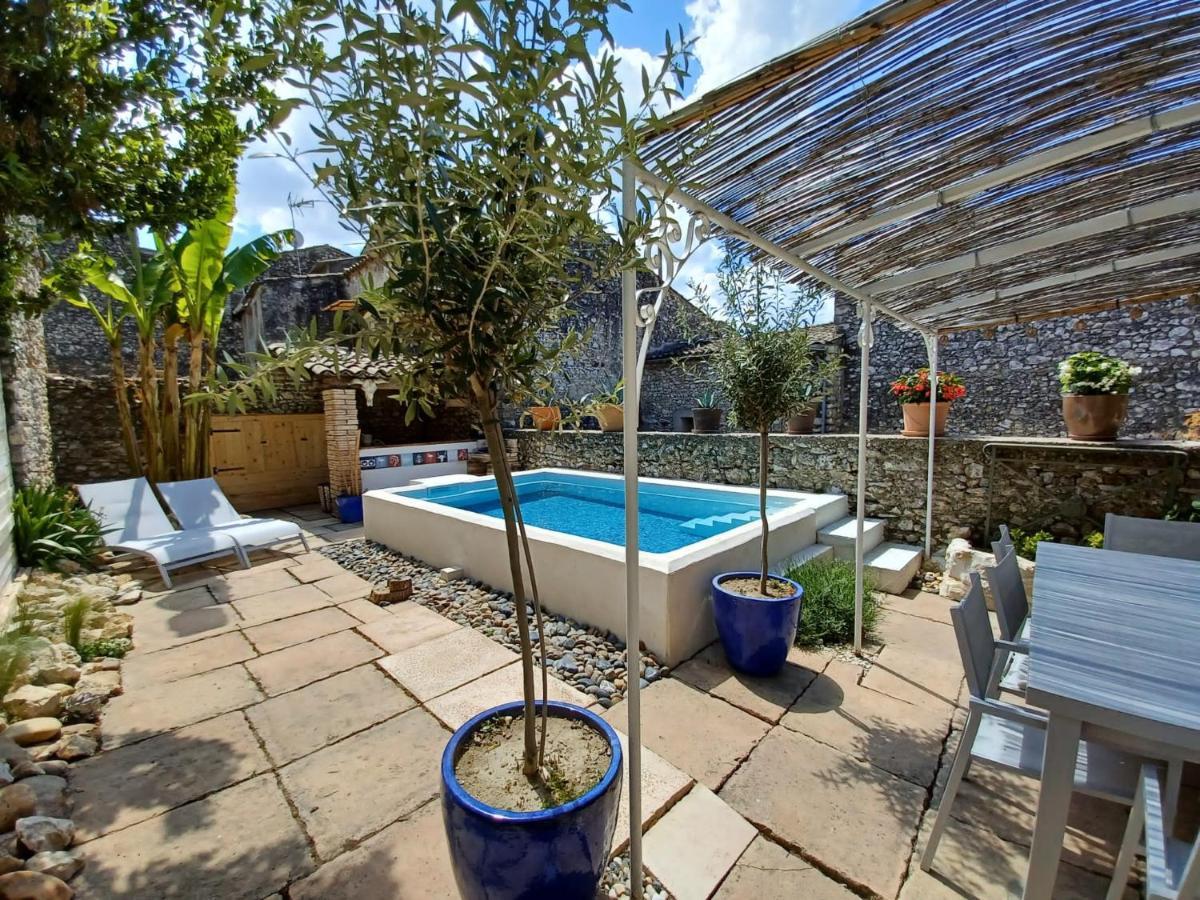 Chez Les Filles Bed & Breakfast Dions Екстериор снимка