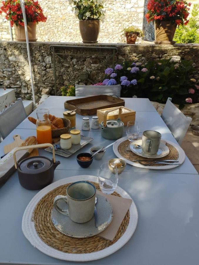 Chez Les Filles Bed & Breakfast Dions Екстериор снимка